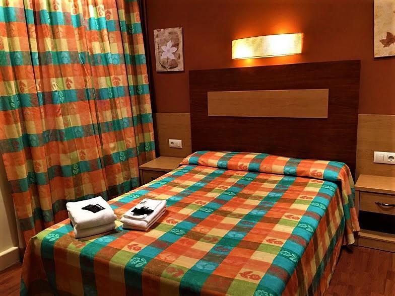 Hotel La Fonda Dels Pirineus Maçanet de Cabrenys Exteriér fotografie
