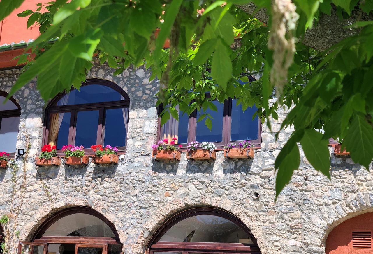 Hotel La Fonda Dels Pirineus Maçanet de Cabrenys Exteriér fotografie